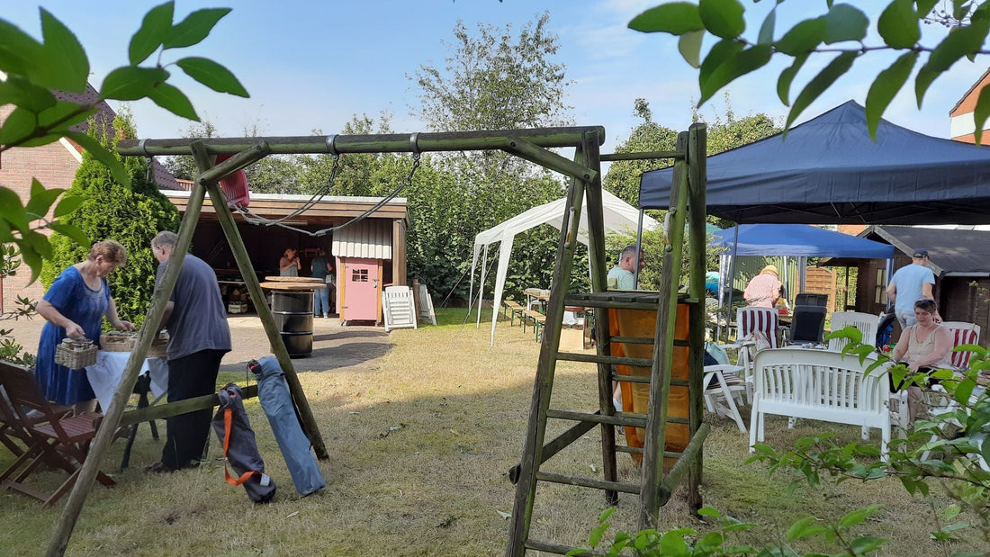 Sommerfest bei Strick mit Kick: Wolle, gute Gespräche und ein Buffet, das man nicht vergisst