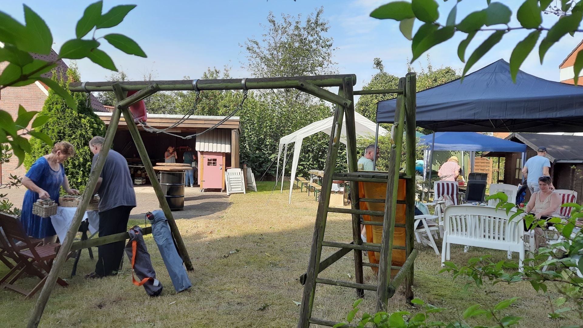 Sommerfest bei Strick mit Kick: Wolle, gute Gespräche und ein Buffet, das man nicht vergisst